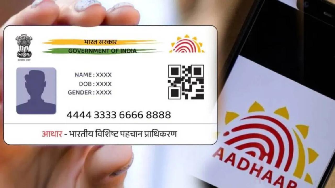 Aadhaar में मोबाइल नंबर अपडेट करना अब उतना मुश्किल नहीं रहा जितना पहले था। UIDAI यानी भारतीय विशिष्ट पहचान प्राधिकरण ने इस प्रक्रिया को पहले से कहीं ज्यादा सहज और नागरिकों की पहुंच में बना दिया है। अगर आप चाहते हैं कि आपको OTP आधारित सभी सेवाओं का लाभ बिना किसी रुकावट के मिले—चाहे वह बैंकिंग हो, LPG सब्सिडी हो, या सरकारी योजना का रजिस्ट्रेशन—तो यह जरूरी है कि आपका मोबाइल नंबर आपके आधार-Aadhaar से जुड़ा हो। Aadhaar में मोबाइल नंबर अपडेट कराने की प्रक्रिया इस समय Aadhaar में मोबाइल नंबर अपडेट करने के लिए आपको किसी ऑनलाइन पोर्टल पर जाने की जरूरत नहीं है, क्योंकि यह प्रक्रिया केवल आधार सेवा केंद्र (Aadhaar Seva Kendra) या किसी अधिकृत अपडेट सेंटर पर जाकर ही पूरी की जाती है। इसकी वजह यह है कि यह एक बायोमेट्रिक आधारित प्रोसेस है, जिसमें आपकी पहचान फिजिकली वेरीफाई की जाती है। इस प्रक्रिया को शुरू करने के लिए सबसे पहले आपको नजदीकी Aadhaar Enrolment Centre पर जाना होगा। वहां एक अपडेट/सुधार फॉर्म भरकर जमा करना होता है जिसमें आपको अपना नया मोबाइल नंबर दर्ज करना होता है। इसके बाद आपके फिंगरप्रिंट या आईरिस स्कैन के जरिए बायोमेट्रिक वेरीफिकेशन किया जाता है और ₹50 का शुल्क लिया जाता है। जब यह प्रक्रिया पूरी हो जाती है, तब आपको एक acknowledgement slip दी जाती है, जिसमें URN (Update Request Number) होता है। इस नंबर के जरिए आप अपडेट स्टेटस को UIDAI की वेबसाइट पर ट्रैक कर सकते हैं। Aadhaar मोबाइल नंबर अपडेट के लिए दस्तावेज़ जरूरी नहीं इस प्रक्रिया की सबसे बड़ी खासियत यह है कि इसमें कोई अतिरिक्त दस्तावेज़ लगाने की जरूरत नहीं होती। चूंकि यह पूरी प्रक्रिया बायोमेट्रिक वेरिफिकेशन के जरिए होती है, UIDAI को आपकी पहचान प्रमाणित करने के लिए अलग से दस्तावेज़ की जरूरत नहीं पड़ती। आपका बायोमेट्रिक डेटा ही आपकी पहचान को प्रमाणित करने के लिए काफी होता है। मोबाइल नंबर अपडेट होने के बाद मिलने वाले फायदे Aadhaar में मोबाइल नंबर अपडेट कराने के बाद आपको कई ऑनलाइन और ऑफलाइन सेवाओं में सहजता मिलती है। सबसे पहले तो आप UIDAI की OTP आधारित सेवाओं का लाभ ले सकते हैं, जिसमें Aadhaar download, mAadhaar ऐप एक्सेस, biometric lock/unlock जैसी सेवाएं शामिल हैं। इसके अलावा LPG subsidy, किसान सम्मान निधि, छात्रवृत्ति, पेंशन, और अन्य योजनाओं का सीधा लाभ केवल तभी मिल सकता है जब आपका नंबर आधार से लिंक हो। बैंकिंग सेवाओं में KYC, इंटरनेट बैंकिंग और मोबाइल ऐप एक्सेस के लिए Aadhaar linked मोबाइल नंबर होना जरूरी होता है। यदि यह अपडेट नहीं है, तो न केवल सरकारी योजनाएं बल्कि आपकी वित्तीय गतिविधियां भी प्रभावित हो सकती हैं। Aadhaar में मोबाइल नंबर अपडेट क्यों है समय की मांग आज के डिजिटल इंडिया के युग में Aadhaar सबसे अहम दस्तावेज़ों में से एक बन चुका है। चाहे वह पासपोर्ट बनवाना हो, नए बैंक खाता खोलना हो, या कोविड वैक्सीन का प्रमाणपत्र डाउनलोड करना—हर जगह Aadhaar आधारित OTP सत्यापन आवश्यक होता है। ऐसे में अगर आपका पुराना मोबाइल नंबर बंद हो चुका है या बदल गया है, तो Aadhaar अपडेट करवाना अनिवार्य हो जाता है। बिना अपडेट के आप न सिर्फ सरकारी लाभों से वंचित रह सकते हैं बल्कि कई ज़रूरी सुविधाओं से भी। Aadhaar में मोबाइल नंबर अपडेट करने की समयसीमा और स्टेटस चेक करना आमतौर पर यह प्रक्रिया 30 दिनों के भीतर पूरी हो जाती है, लेकिन कई बार यह अपडेट कुछ हफ्तों में भी हो जाता है। आप अपने URN नंबर के जरिए UIDAI की आधिकारिक वेबसाइट पर जाकर अपडेट की स्थिति चेक कर सकते हैं। इसके अलावा, mAadhaar ऐप के माध्यम से भी आप अपडेट स्टेटस की जानकारी ले सकते हैं। अगर निर्धारित समय के बाद भी अपडेट नहीं हुआ है, तो आप उसी सेवा केंद्र पर जाकर दोबारा जानकारी ले सकते हैं।